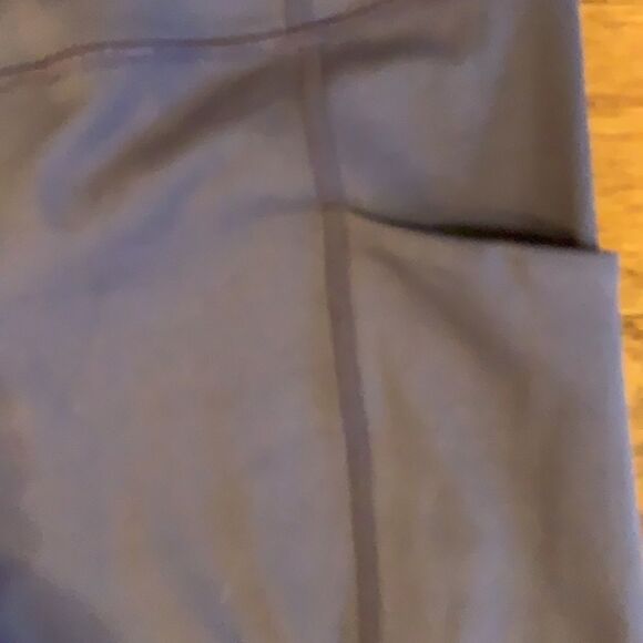 Size Small athletic Capri leggings - Picture 3 of 6